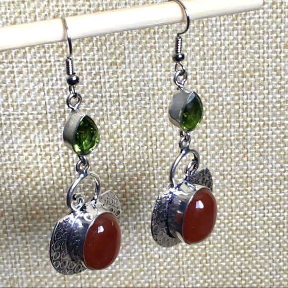 New Sim Peridot Quartz Crystal & Red Carnelian Silver Overlay Hook Earrings - Picture 7 of 7
